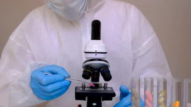 Laboratuvarda incelenecek ilaçlar. Seçici odaklanma. Uyuşturucu.