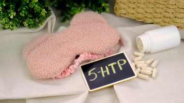 5-HTP uyku takviyesi kapsülleri. Seçici Odaklanma. gece.