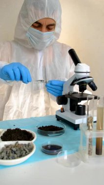 Laboratuvarda toprak testi. Seçici odaklanma. Doğa.