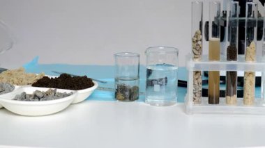 Laboratuvarda toprak testi. Seçici odaklanma. Doğa.