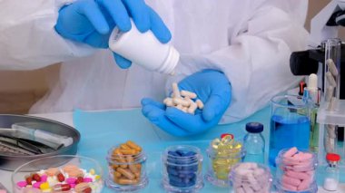 Laboratuvarda incelenecek ilaçlar. Seçici odaklanma. Uyuşturucu.