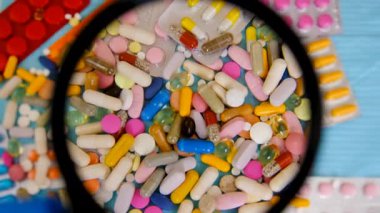 Laboratuvarda incelenecek ilaçlar. Seçici odaklanma. Uyuşturucu.