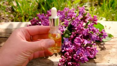 Leylak çiçeği özü ve diyet takviyeleri. Seçici odaklanma. Doğa.