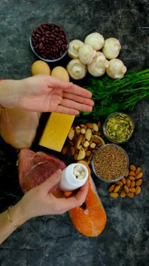 Yiyecekler çinko besin içerir. Seçici odaklanma. Zn.