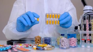Laboratuvarda incelenecek ilaçlar. Seçici odaklanma. Uyuşturucu.