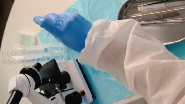 Laboratuvarda su araştırması. Seçici odaklanma. aqua.