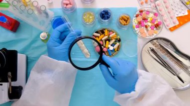 Laboratuvarda incelenecek ilaçlar. Seçici odaklanma. Uyuşturucu.