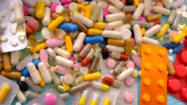 İlaç hapları ve kapsüller. Seçici odaklanma. Uyuşturucu.