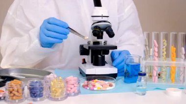 Laboratuvarda incelenecek ilaçlar. Seçici odaklanma. Uyuşturucu.