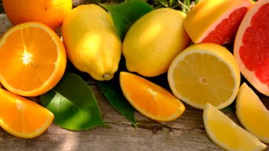 Farklı narenciye dilimlenmiş arka plan. Seçici odaklanma. yiyecek.