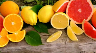 Farklı narenciye dilimlenmiş arka plan. Seçici odaklanma. yiyecek.