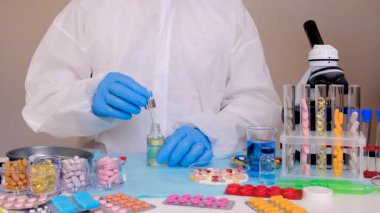 Laboratuvarda incelenecek ilaçlar. Seçici odaklanma. Uyuşturucu.