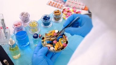 Laboratuvarda incelenecek ilaçlar. Seçici odaklanma. Uyuşturucu.