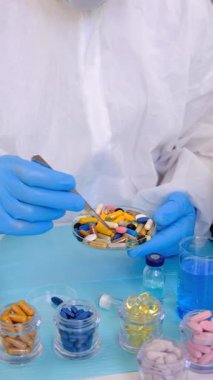 Laboratuvarda incelenecek ilaçlar. Seçici odaklanma. Uyuşturucu.