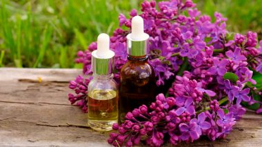 Leylak çiçeği özü ve diyet takviyeleri. Seçici odaklanma. Doğa.