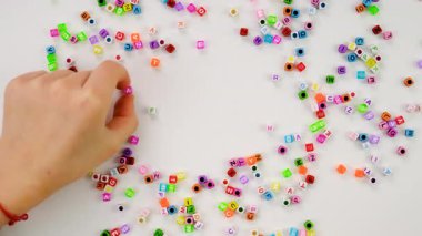 Çocuk küpleri ve baba kelimesi. Seçici odaklanma. Çocuk.