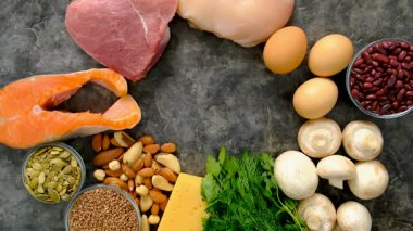 Yiyecekler çinko besin içerir. Seçici odaklanma. Zn.