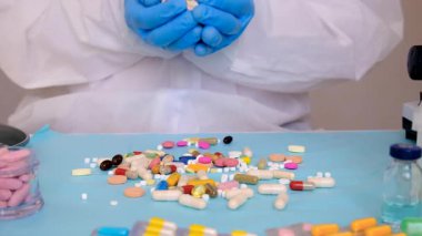 Laboratuvarda incelenecek ilaçlar. Seçici odaklanma. Uyuşturucu.