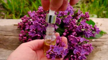 Leylak çiçeği özü ve diyet takviyeleri. Seçici odaklanma. Doğa.