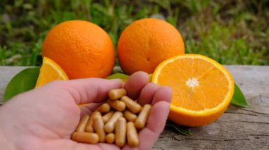 Şişedeki portakal yağı. Seçici odaklanma. Doğa.