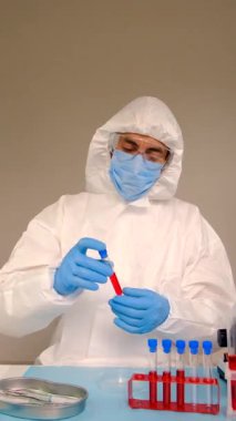 Laboratuvardaki kanı incele. Seçici odaklanma. ilaç.