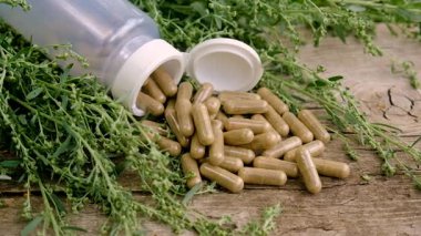 Çalı çırpı tentürü ve takviyeler. Seçici odaklanma. Doğa.