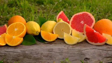 Farklı narenciye dilimlenmiş arka plan. Seçici odaklanma. yiyecek.