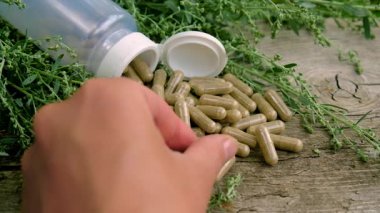 Çalı çırpı tentürü ve takviyeler. Seçici odaklanma. Doğa.