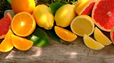 Farklı narenciye dilimlenmiş arka plan. Seçici odaklanma. yiyecek.