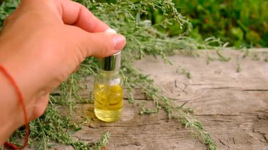 Çalı çırpı tentürü ve takviyeler. Seçici odaklanma. Doğa.