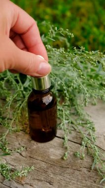 Çalı çırpı tentürü ve takviyeler. Seçici odaklanma. Doğa.