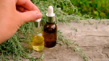 Çalı çırpı tentürü ve takviyeler. Seçici odaklanma. Doğa.