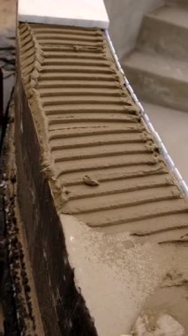 seramik ve mozaik döşeme. Seçici odaklanma. İş.