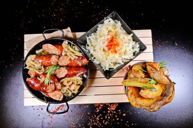 Sebzeli Çin eriştesi ve et.