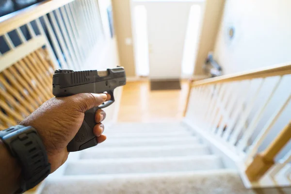 Impedir Invasão Casa Proteção Casa Com Cinza Arma Mão Preta — Fotografia de Stock