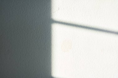 Doku kalıbı için kullanılan bir duvarda güneş ışığı deseni.