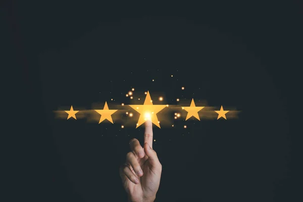 Businessman Touch Client Reviews Stars Оценка Удовлетворение Потребностей Клиентов Высший — стоковое фото