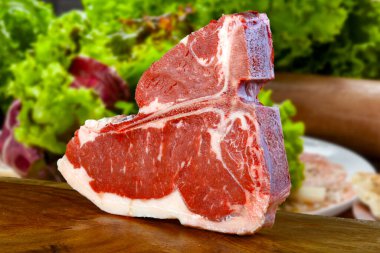 T-Bone bifteği, mangal yemeği.