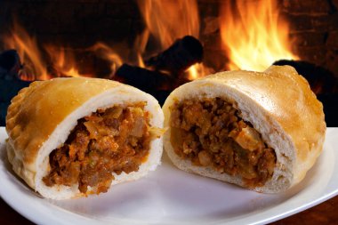 Etle doldurulmuş hamur işi, börek
