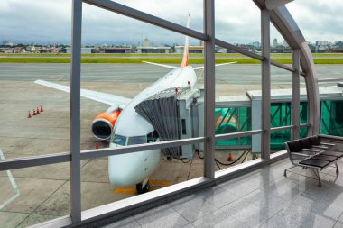 Uçak giriş kapısı.