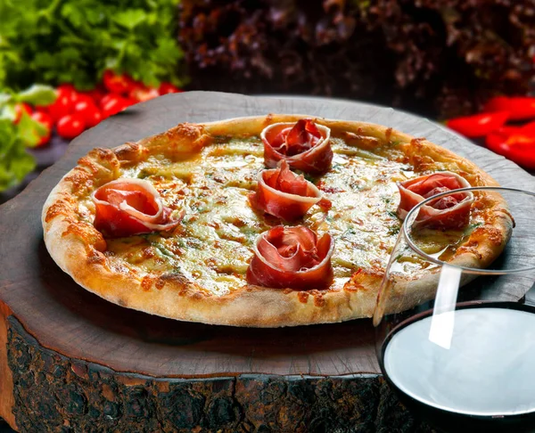 Parma Šunka Pizza Pečená Víno — Stock fotografie