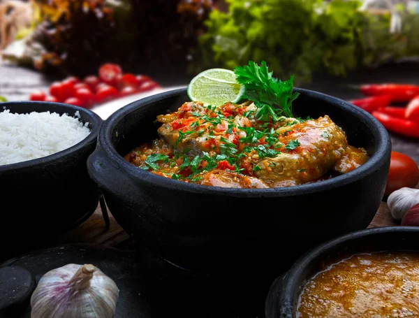 モケカ魚とエビ ブラジル料理の伝統的な料理 — ストック写真