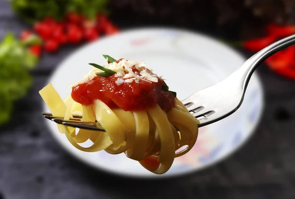 Pasta Con Salsa Tomate Tenedor —  Fotos de Stock