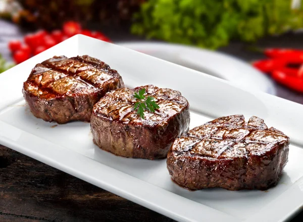 Trois Steaks Rôtis Sur Gril — Photo
