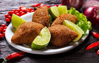 Fried köpek maması ile limon, Quibe