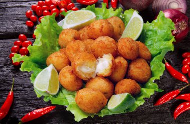 Morina köftesi, tuzlu balık kızartması, bunuelos de bacalao. Brezilya yemeği 