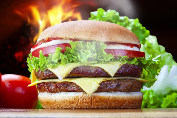 Διπλό Burger Τροφίμων Μεγάλο — Φωτογραφία Αρχείου