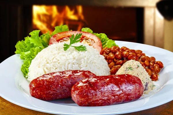 stock image Plate with sausage, rice, beans, salad and farofa