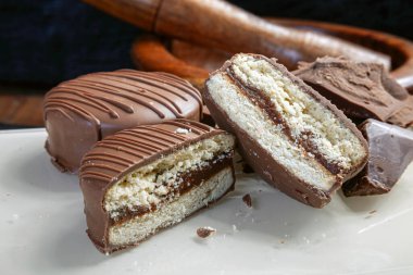 Çikolata ile doldurulmuş Alfajor