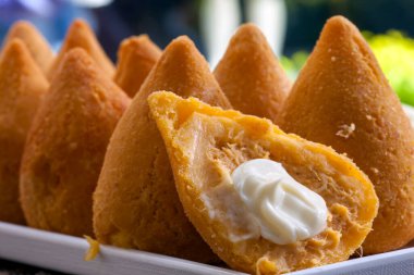 Brezilya yemeği, krem peynirli tavuk.